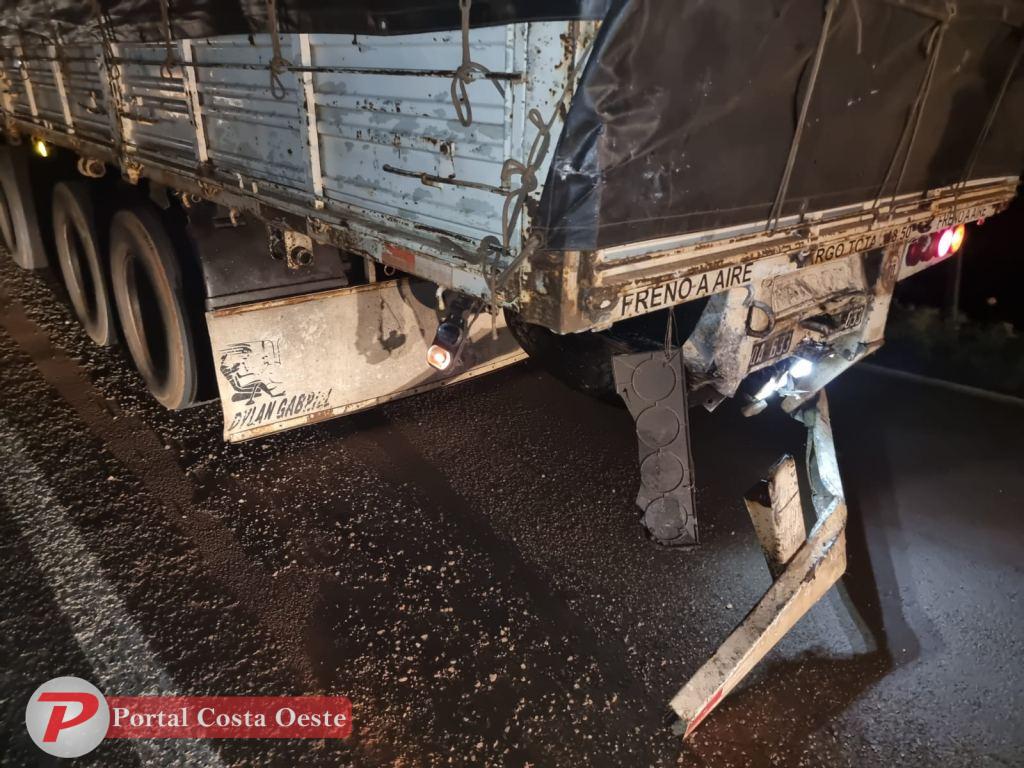 São Miguel: Colisão traseira envolvendo caminhonete e carreta é registrada na BR 277
