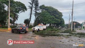 Temporal causa estragos em São Miguel do Iguaçu na madrugada desta segunda-feira