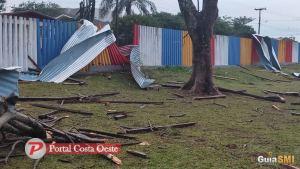 Temporal causa estragos em São Miguel do Iguaçu na madrugada desta segunda-feira