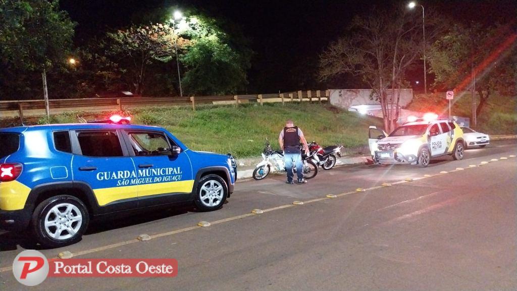 Ação conjunta entre PM e Guarda Municipal resulta na apreensão de motocicletas irregulares em São Miguel do Iguaçu