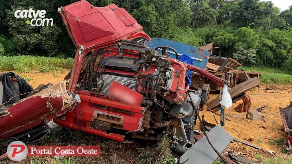 Cinco pessoas ficam feridas em grave acidente na BR-277, em Céu Azul