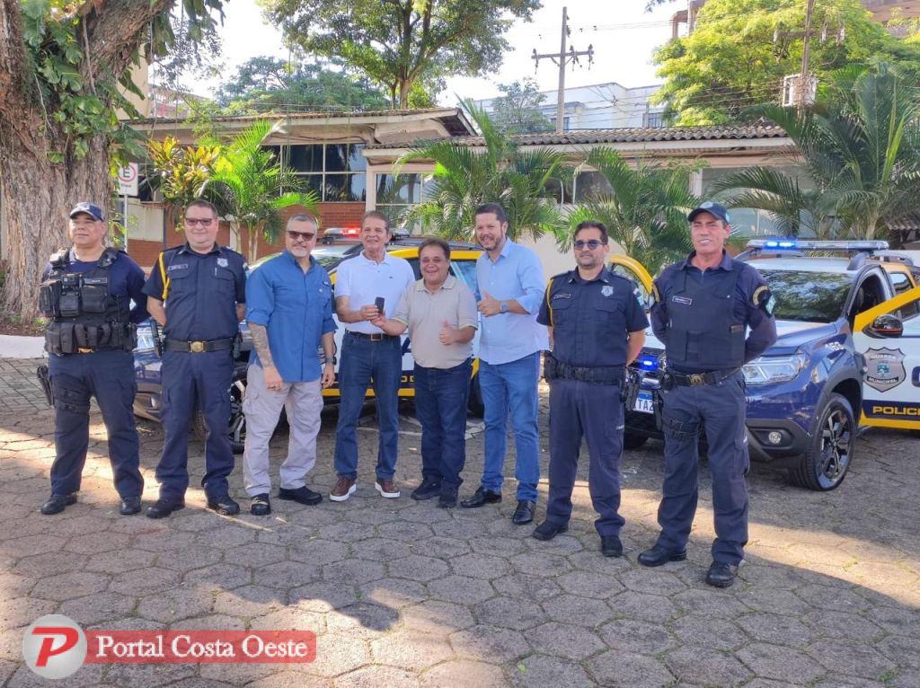 Deputado Batatinha entrega mais duas viaturas para reforçar a segurança em Foz do Iguaçu