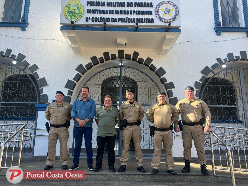 Deputado Batatinha visita escolas em Foz do Iguaçu e entrega R$ 300 mil em recursos