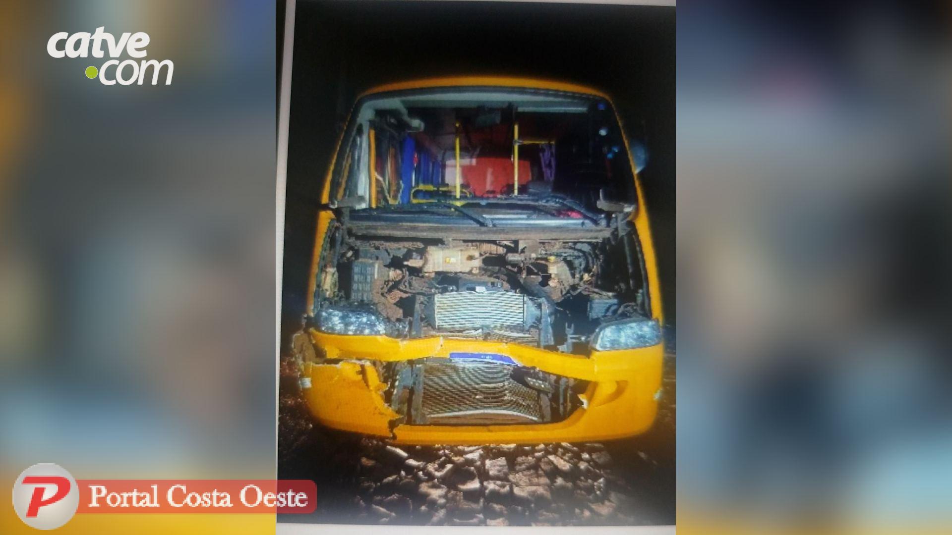 Batida traseira entre três veículos deixa dois feridos na PR-497, em São Miguel do Iguaçu