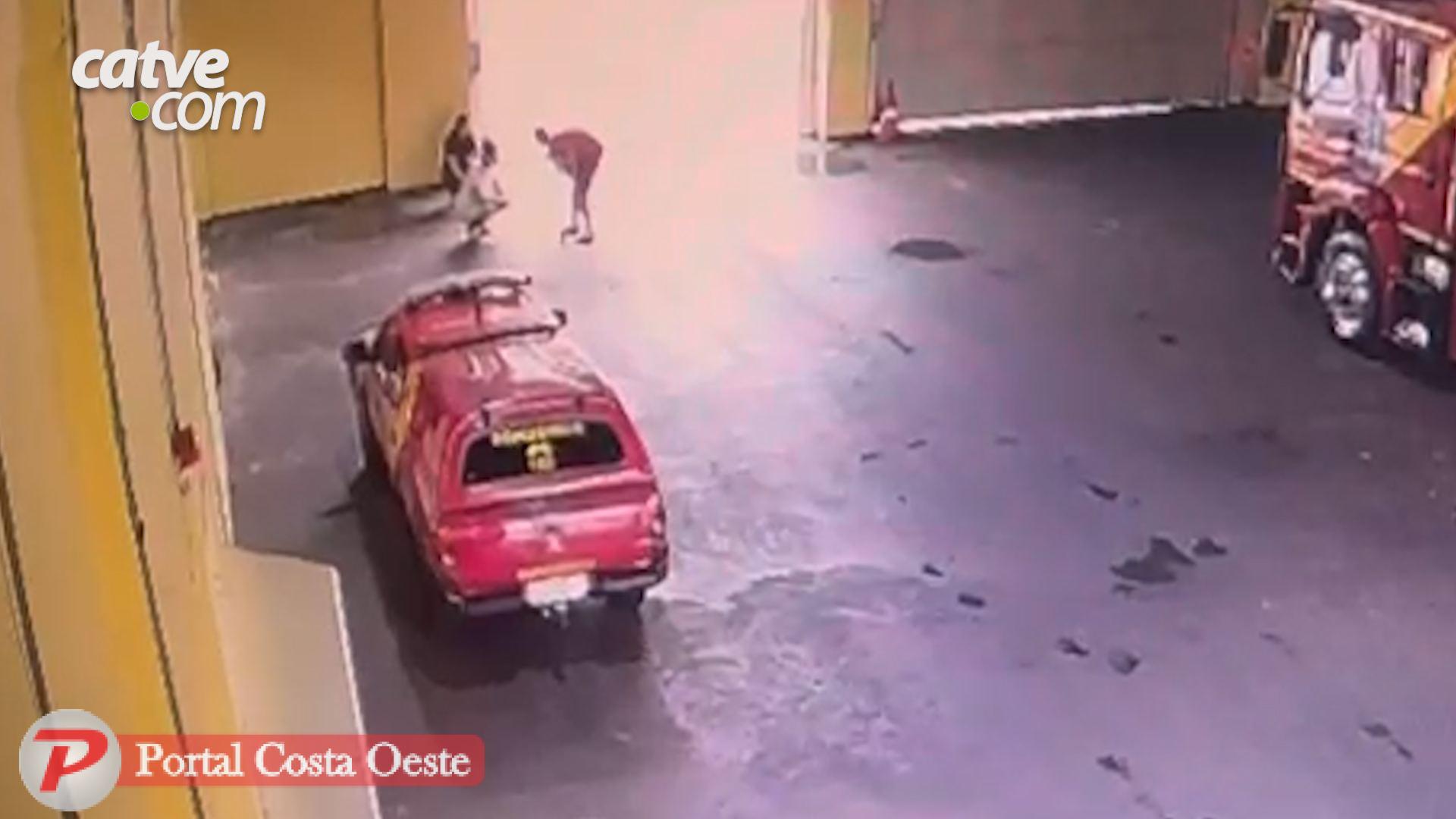 Bebê engasgado é salvo por bombeiro em Foz do Iguaçu