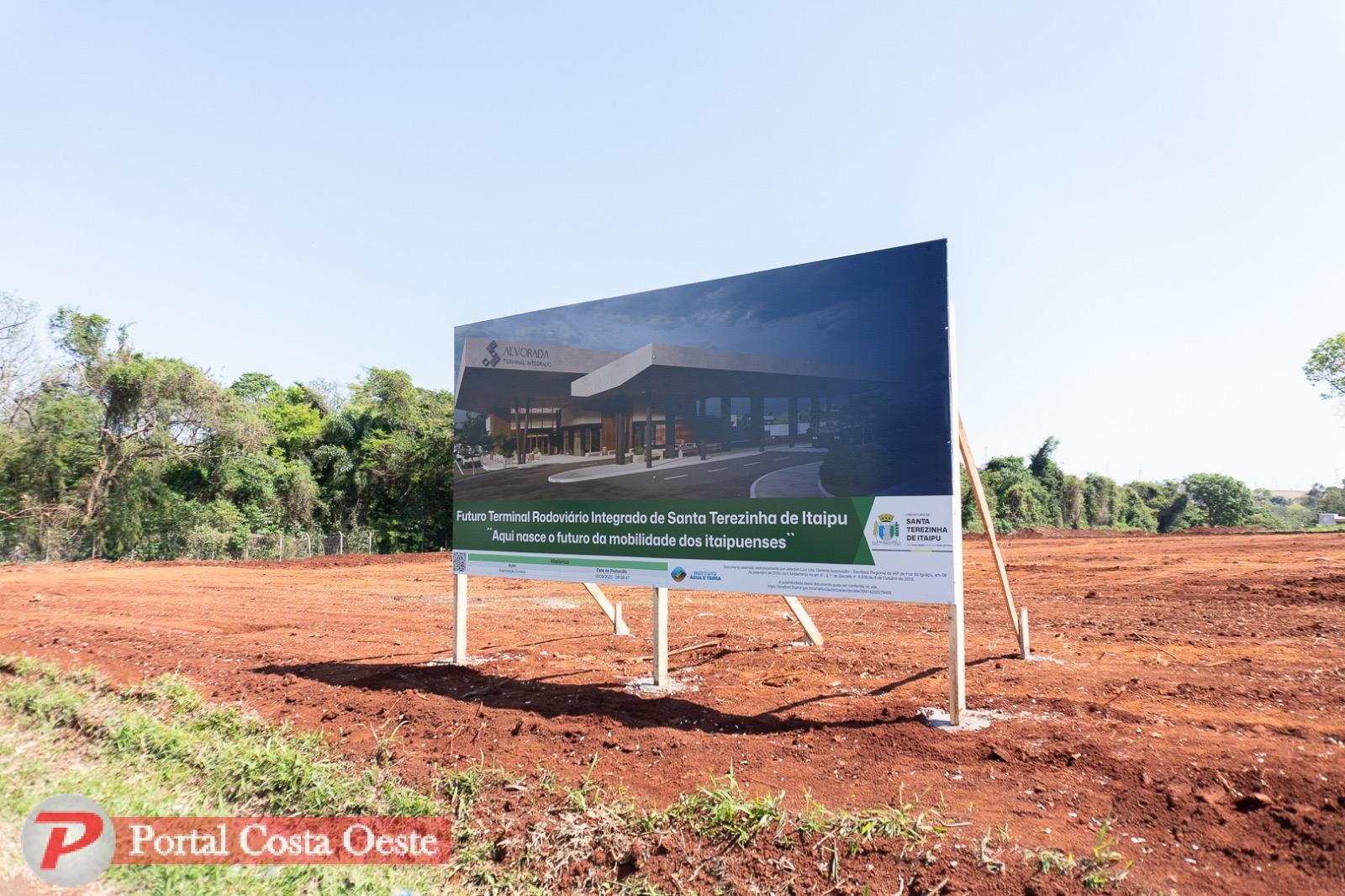 Placa anuncia futuro Terminal Rodoviário de Santa Terezinha de Itaipu