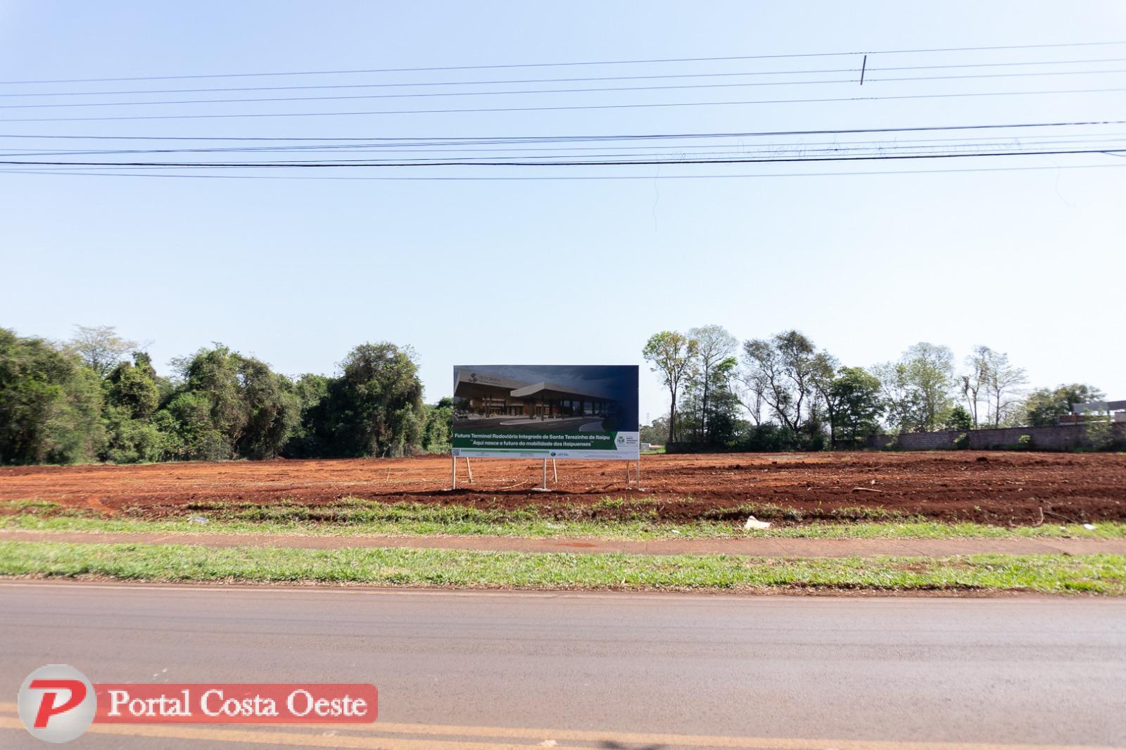 Placa anuncia futuro Terminal Rodoviário de Santa Terezinha de Itaipu