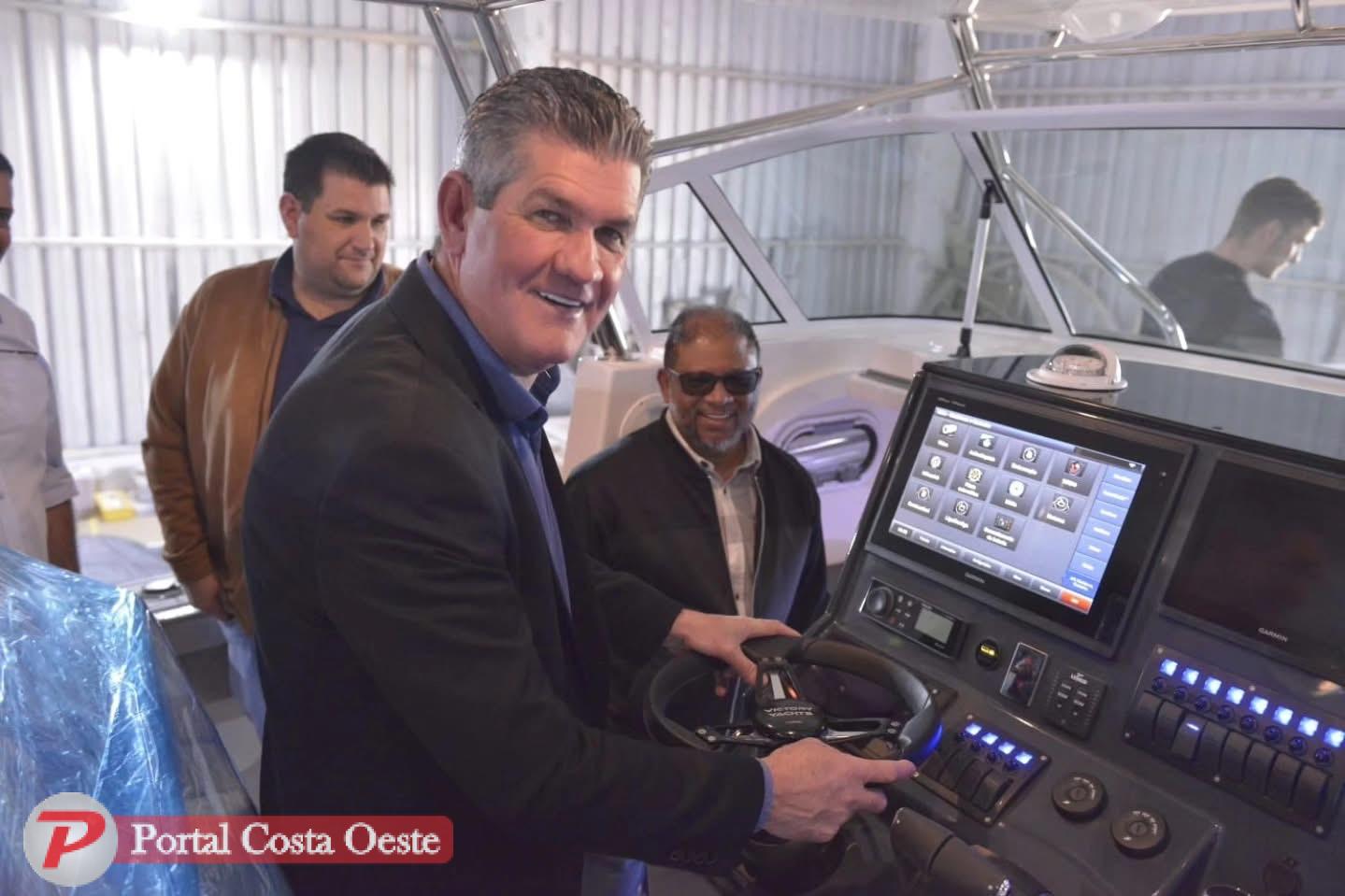 Prefeito Bim visita Victory Yachts e destaca orgulho de Santa Terezinha no mercado internacional