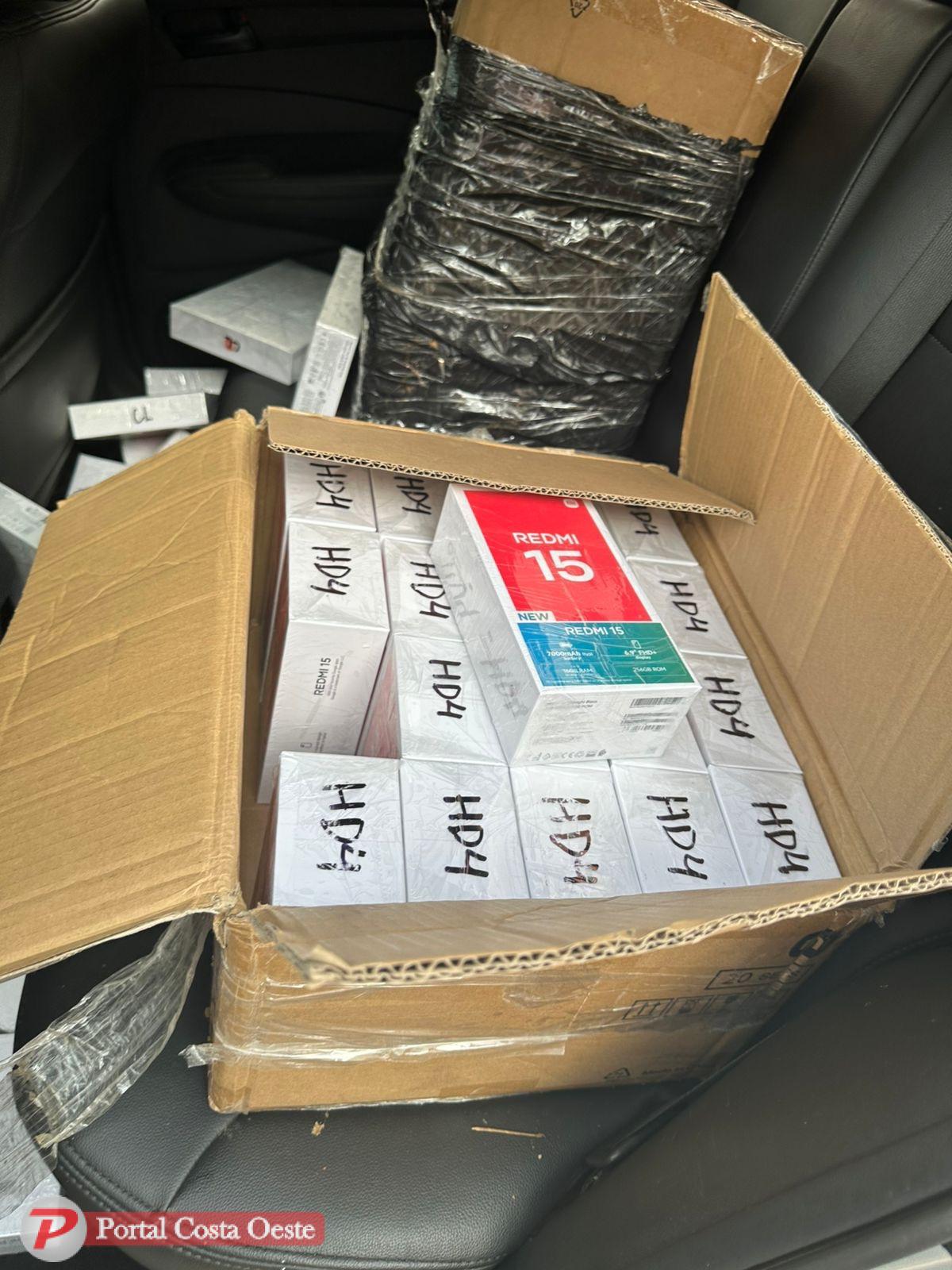 Carro capota com R$ 200 mil em celulares ao fugir de fiscalização na BR-277