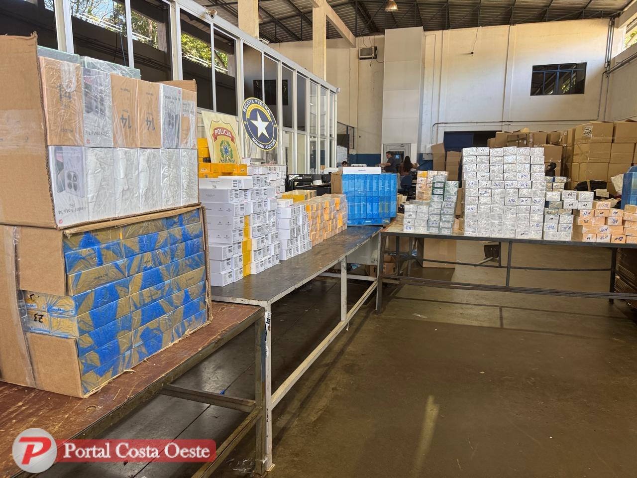 R$ 1,5 milhão em eletrônicos escondidos em carga de frango é apreendido em Medianeira