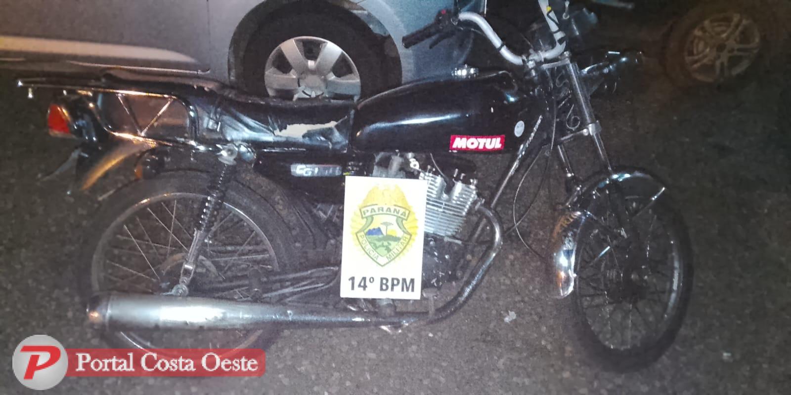 Menor é flagrado empinando moto e acaba apreendido com motocicleta adulterada em Santa Terezinha de Itaipu