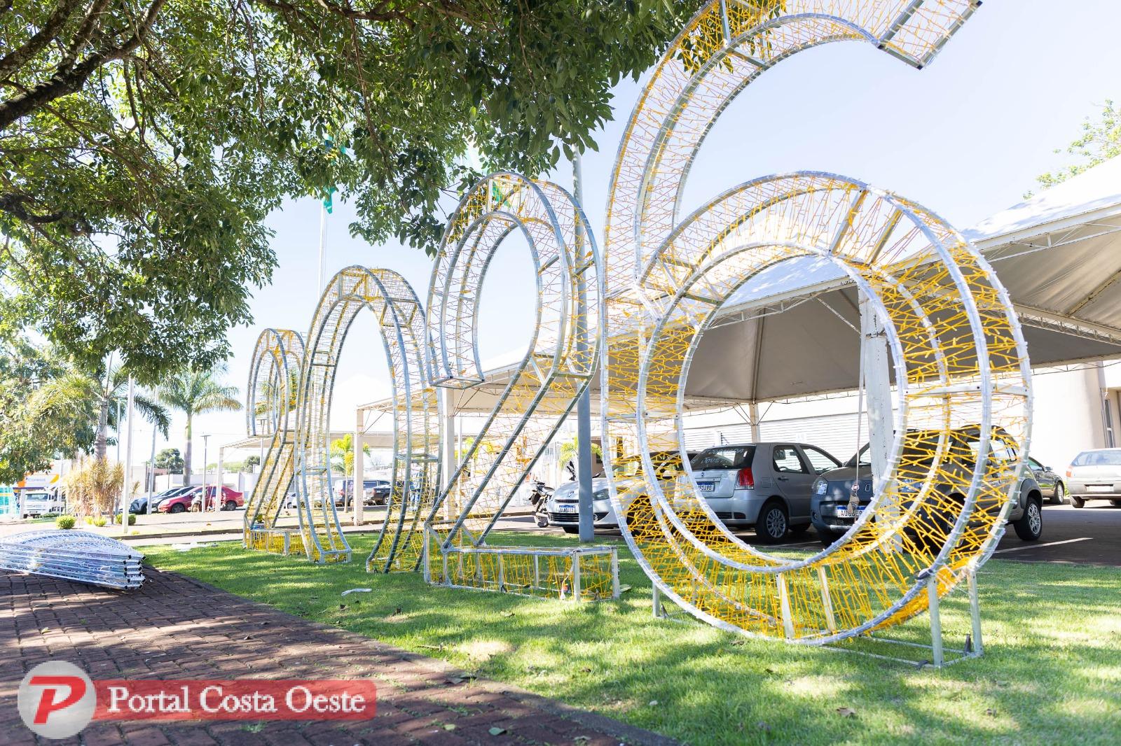 Montagem do Natal Mágico 2025 já começou em Santa Terezinha de Itaipu; abertura oficial será no dia 6 dezembro