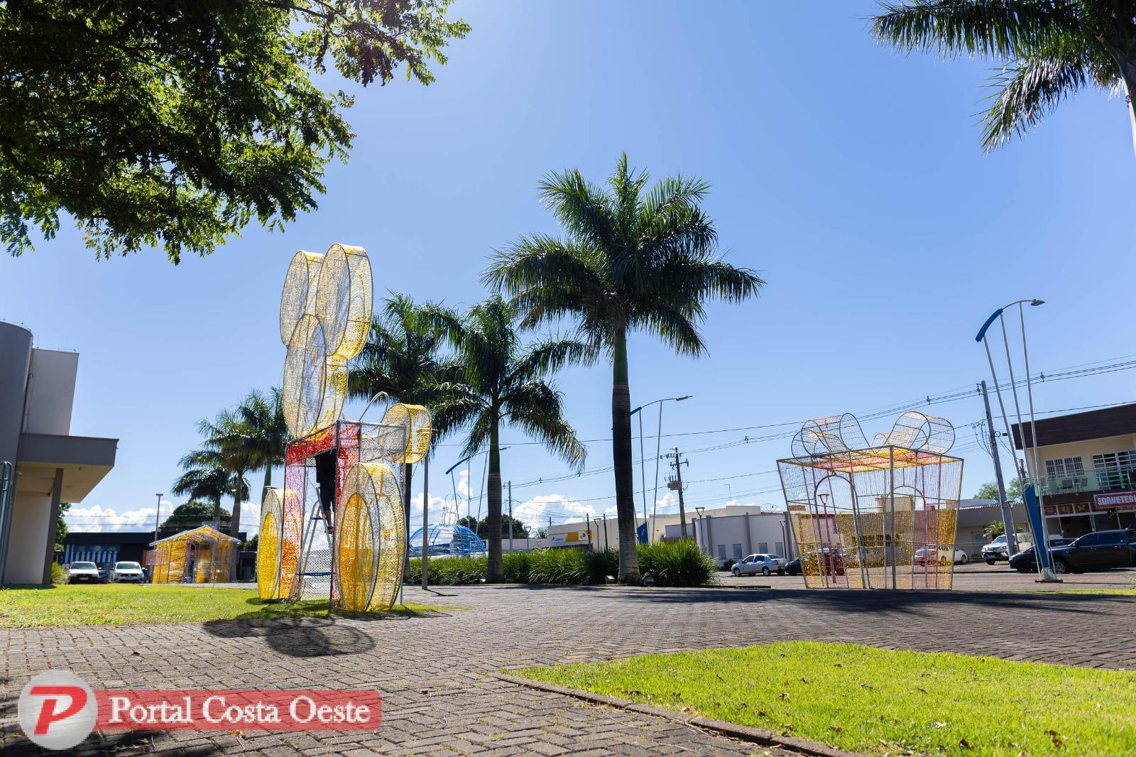 Montagem do Natal Mágico 2025 já começou em Santa Terezinha de Itaipu; abertura oficial será no dia 6 dezembro