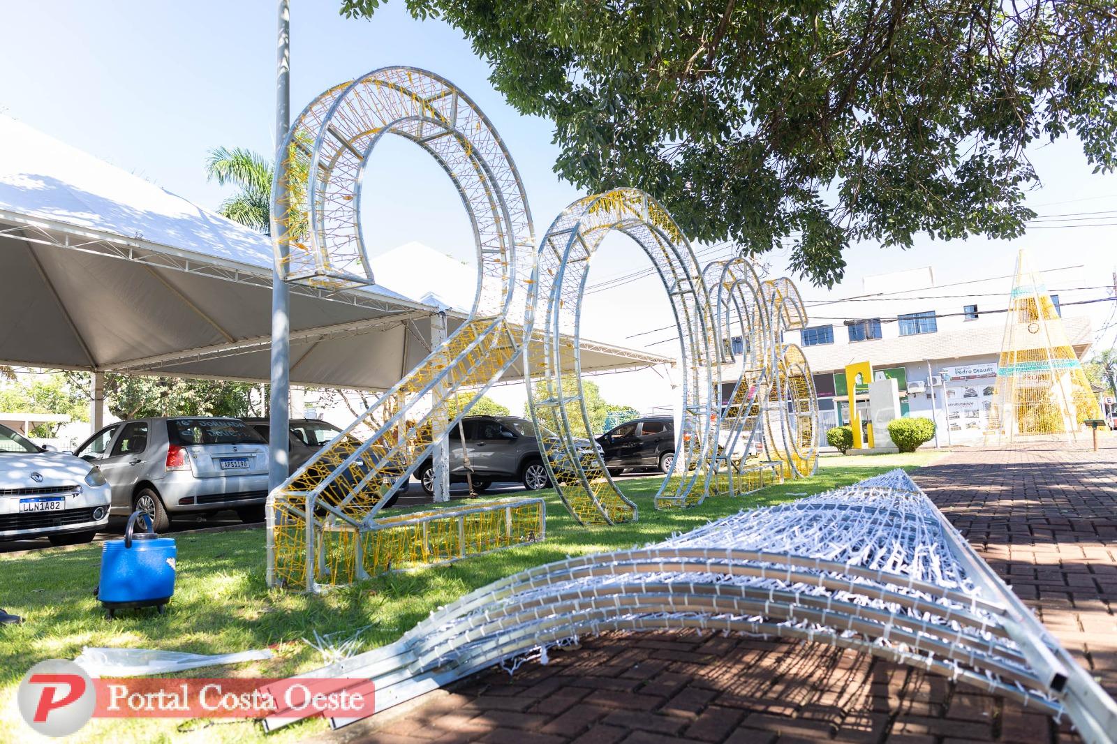 Montagem do Natal Mágico 2025 já começou em Santa Terezinha de Itaipu; abertura oficial será no dia 6 dezembro