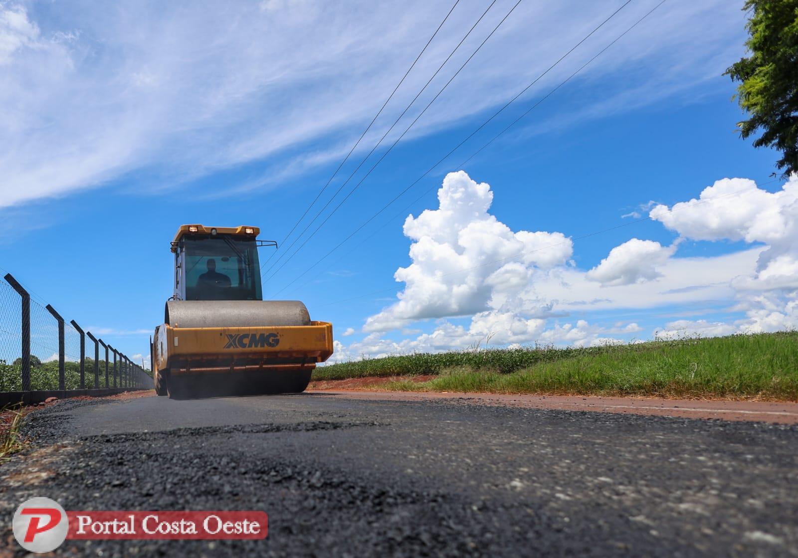 Prefeitura de Santa Terezinha de Itaipu realiza operação tapa-buraco no Barro Branco