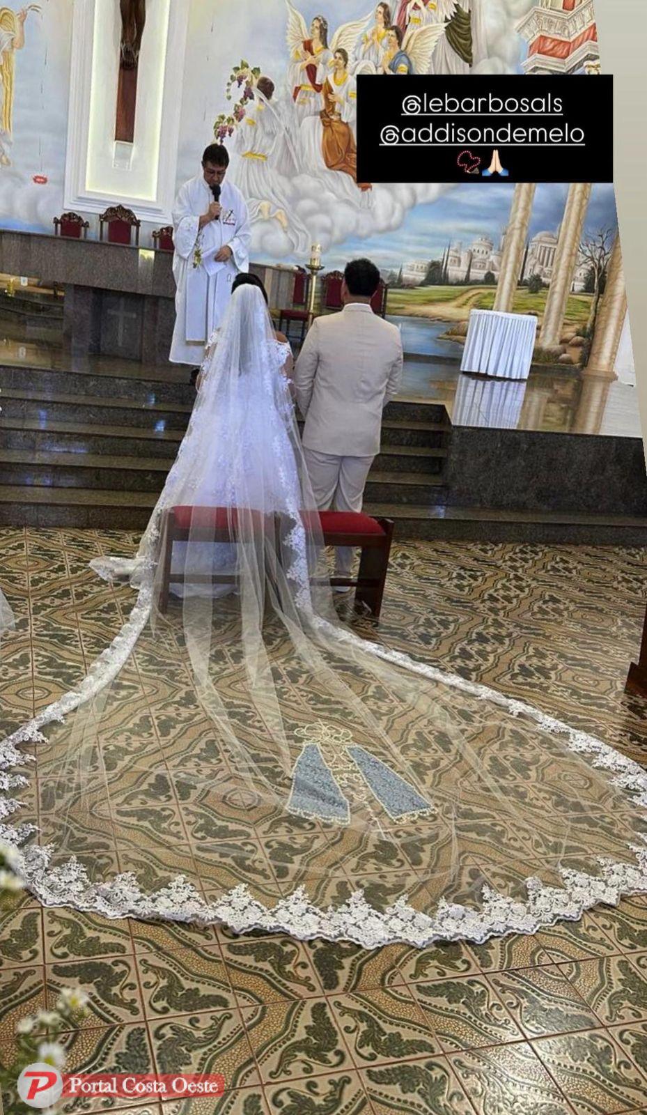 "Foi um milagre": Noiva sobe ao altar um dia após sobreviver a grave acidente