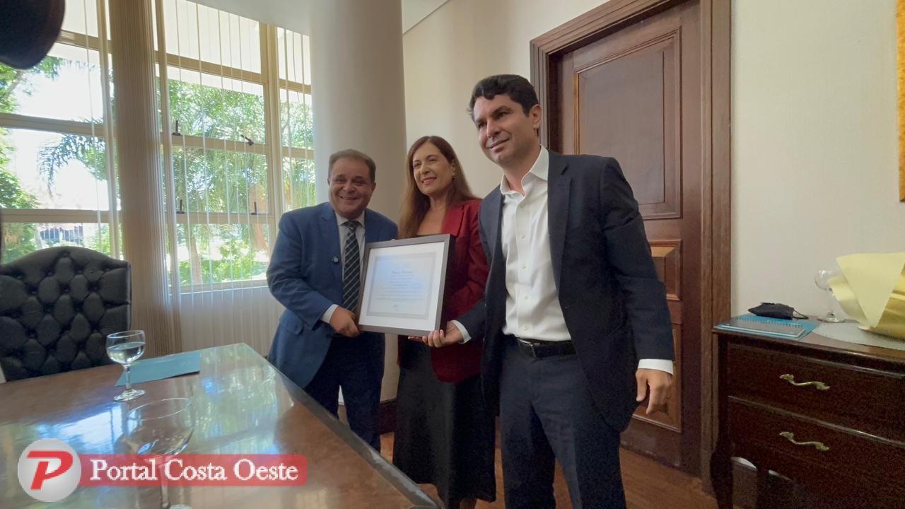 Promotora de Cascavel Andrea Simone Frias recebe Menção Honrosa na Assembleia Legislativa