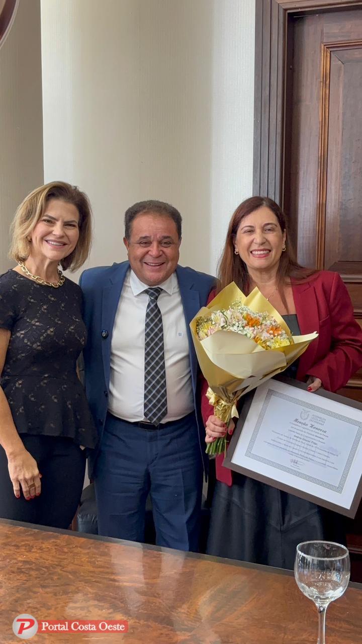 Promotora de Cascavel Andrea Simone Frias recebe Menção Honrosa na Assembleia Legislativa