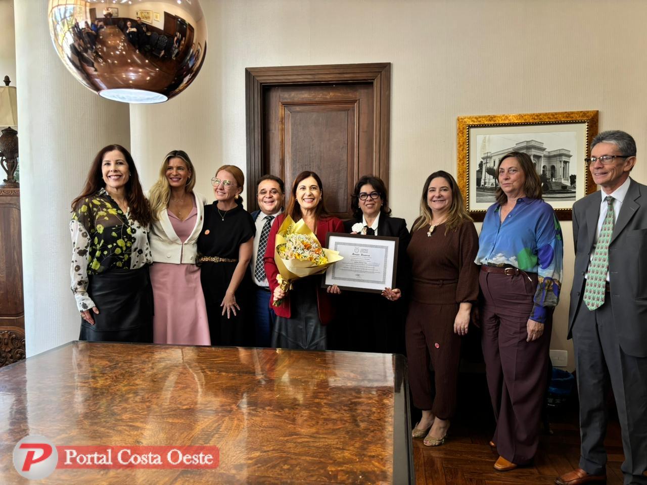 Promotora de Cascavel Andrea Simone Frias recebe Menção Honrosa na Assembleia Legislativa