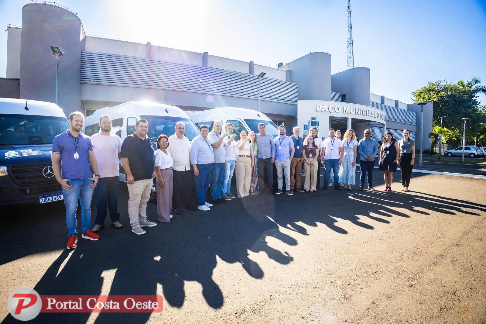 Prefeitura de Santa Terezinha de Itaipu entrega veículos e equipamentos e ultrapassa R$ 3 milhões em investimentos