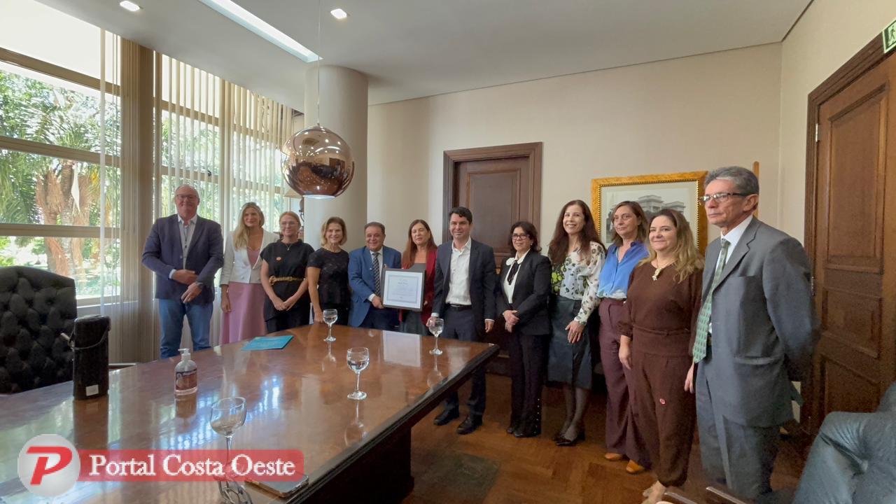 Promotora de Cascavel Andrea Simone Frias recebe Menção Honrosa na Assembleia Legislativa