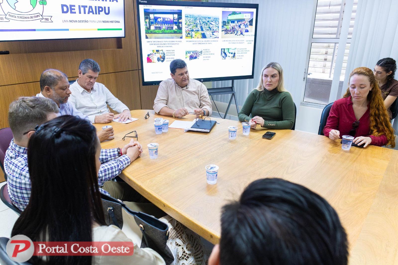 Prefeito de Santa Terezinha de Itaipu  recebe médicos credenciados para atuação na rede municipal