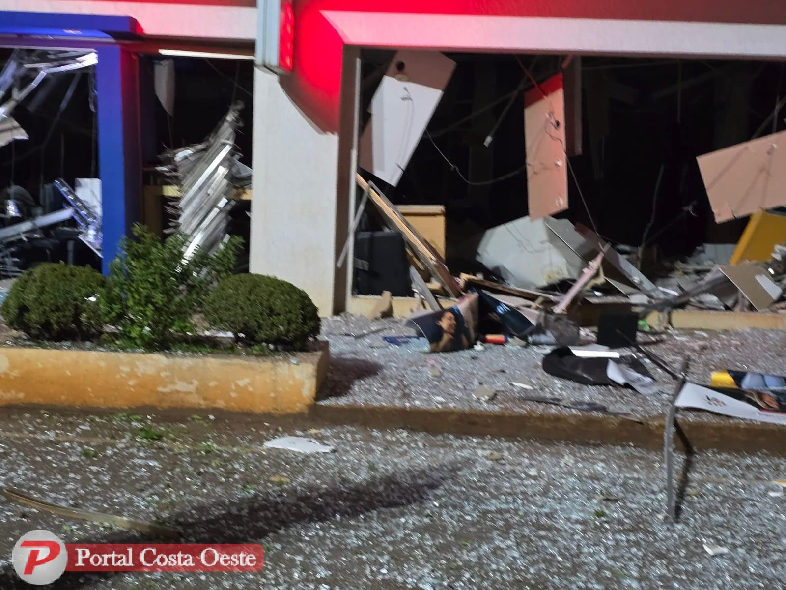 Mega-assalto no Paraguai: quadrilha explode bancos, rende policiais e cerca cidade de Santa Rita