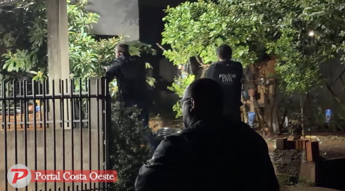 Operação da Polícia Civil cumpre mandados por homicídios em Itaipulândia; um preso e dois seguem foragidos