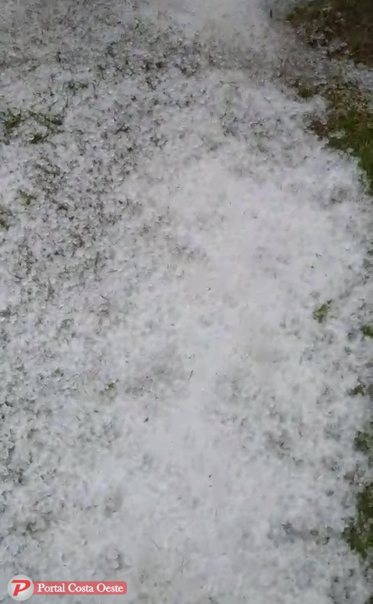 Tempestade de granizo atinge São Miguel do Iguaçu na tarde desta terça-feira